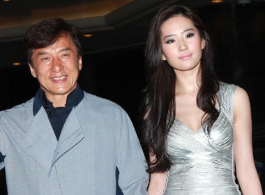 Luu Diec Phi nong bong ben Thanh Long hinh anh