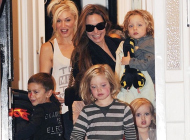 Con Angelina Jolie quay pha nha Gwen Stefani hinh anh
