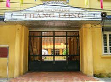 Phu huynh buc xuc vi truong muon 'don' 400 HS vao nha dan hinh anh