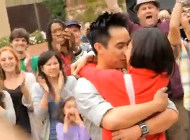 Clip nhay flash mob cau hon sieu lang man hinh anh