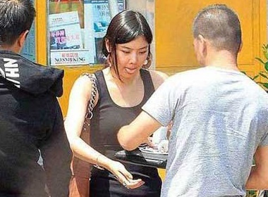 Vo Le Minh bo nha ra di hinh anh