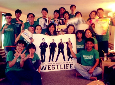 Fan hai mien Nam - Bac nhay flashmob don Westlife hinh anh