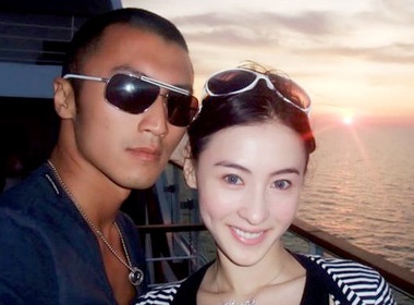 Ba Chi - Dinh Phong tai ngo tren san khau hinh anh