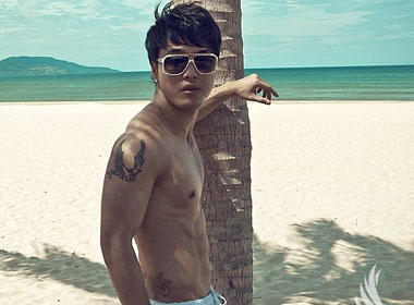 Ung Hoang Phuc: 'Body toi dep thi toi khoe' hinh anh