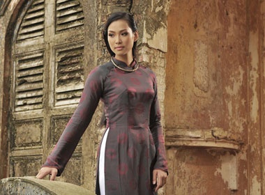 Vuong Thu Phuong dep diu dang trong ao dai xua hinh anh