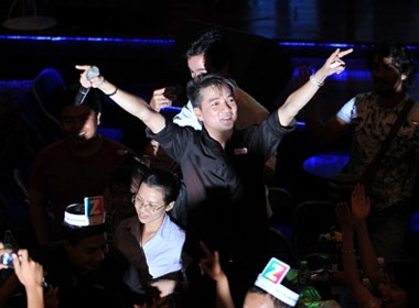 Mr Dam tiet lo bi mat trong tiec sinh nhat hinh anh