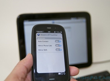 Amazon co the mua lai Palm va WebOS tu HP hinh anh