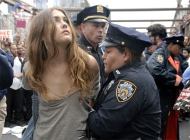 Hon 700 nguoi bi bat vi bieu tinh tai New York hinh anh