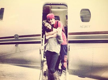 Selena bam duoi ban trai toi Brazil hinh anh