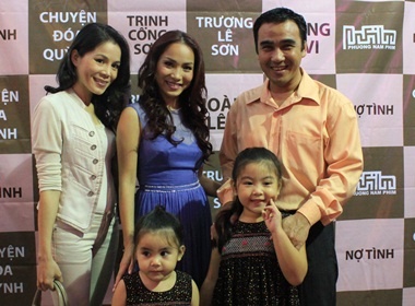 Nhoc ti nha Quyen Linh tiu tit di nghe hat hinh anh