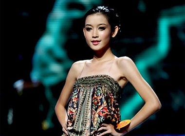 'Sieu mau nhi' Huyen My di thi chui? hinh anh