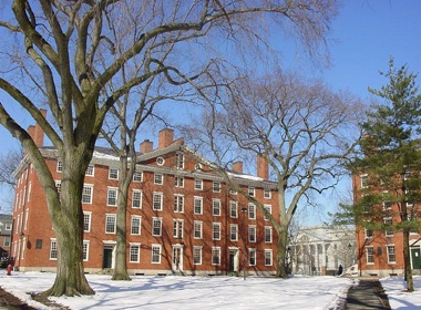 Vi sao Harvard bi truat ngoi truong DH hang dau the gioi? hinh anh