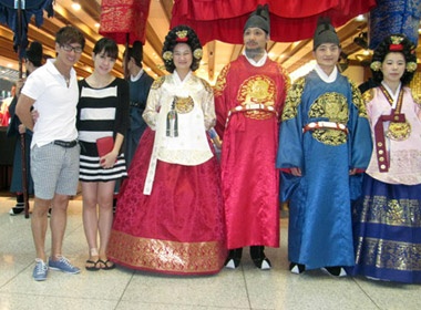 Ba xa Ly Hai du lich xu Han voi bung bau 7 thang hinh anh