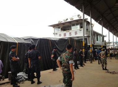 Tau Trung Quoc bi tan cong tren song Mekong hinh anh