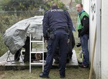 Duc pha am muu tan cong nha ga Berlin hinh anh