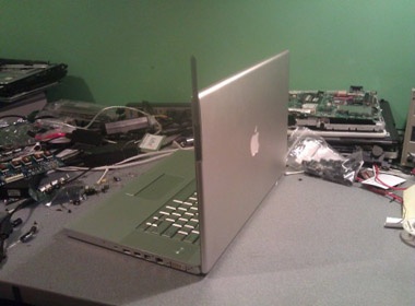 Cau chuyen ve mau laptop MacBook Pro 3G doc nhat hinh anh