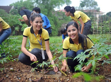 Xon xao chuyen doan Hoa hau lam tu thien... 1,5 trieu dong hinh anh