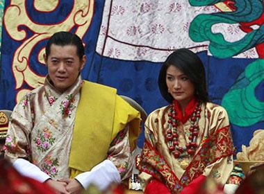 Vua Bhutan lay nu sinh thuong dan hinh anh