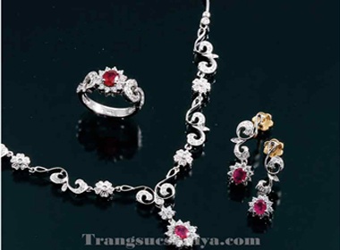 Trang suc dang yeu cho nang dip 20/10 hinh anh