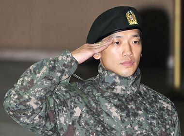 Hinh anh dau tien cua Rain trong quan ngu hinh anh