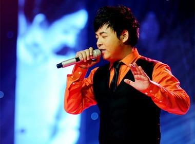 Quang Le nong nan trong dem liveshow hinh anh