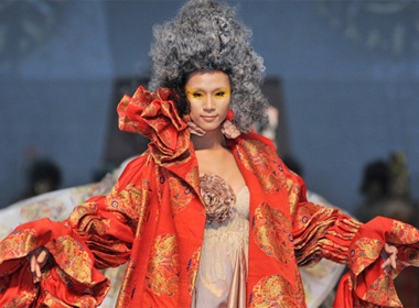 Thai Ha 'vac' trang phuc nang 40kg hinh anh