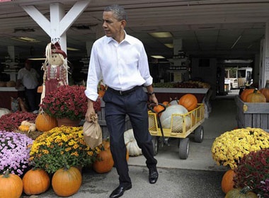 Vo chong Tong thong Obama di cho mua bi ngo hinh anh