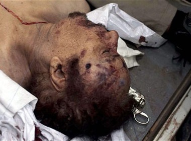 Gaddafi chet vi mot vien dan xuyen thai duong hinh anh