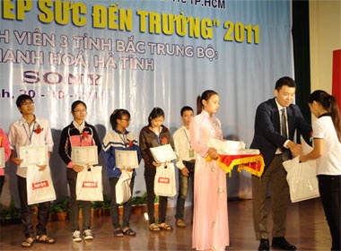 Sony trao hoc bong cho 62 tan sinh vien hinh anh