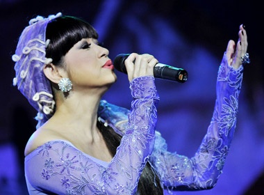 Say me Y Lan, khan gia khong chiu ve hinh anh