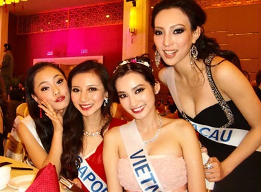 Truc Diem tu tin du tiec cung nguoi dep Hoa hau Quoc te hinh anh