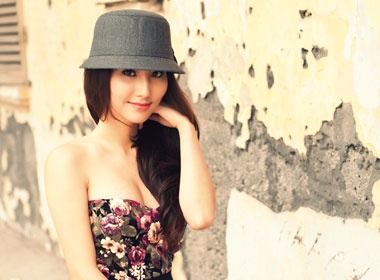 Diem My 9X khoe vai tran goi cam hinh anh