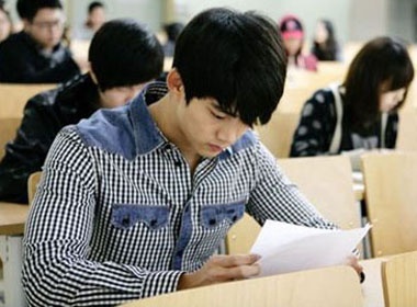 He lo anh Taecyeon lam sinh vien cham chi hinh anh