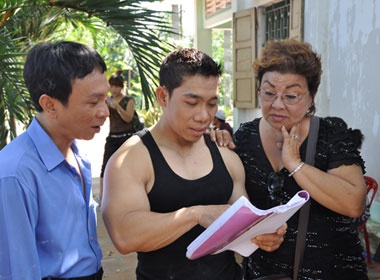 Pham Van Mach lam nong dan trong phim Tet hinh anh