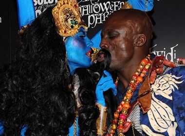 Ngam trang phuc Halloween ki quai cua Heidi Klum hinh anh