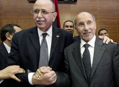 Giao su luu vong tro thanh Thu tuong moi cua Libya hinh anh