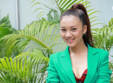 Hoa hau Bich Tram 'quay' cung sinh vien hinh anh