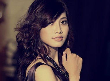 Ninh Hoang Ngan am tham len duong thi Sieu mau chau A hinh anh