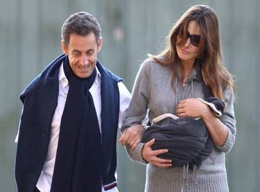 Vo chong Tong thong Phap hanh phuc ben cong chua nho hinh anh