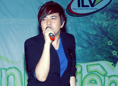 Ho Vinh Khoa cuong nhiet hat duoi mua hinh anh