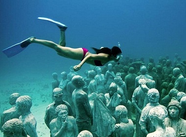 Tham bao tang dieu khac khong lo duoi nuoc hinh anh