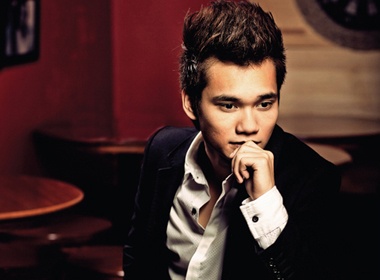 Khac Viet hoi tiec chuyen tinh yeu hinh anh