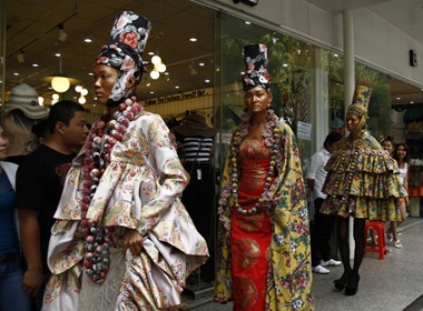 Thi sinh Vietnam’s Next Top Model hoa tuong dong hinh anh