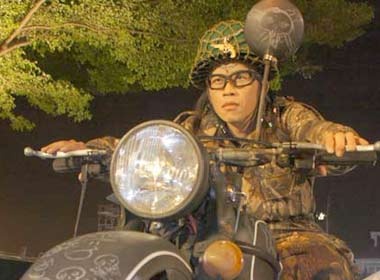 Hoai Linh om mong ba chu trong... phim hinh anh