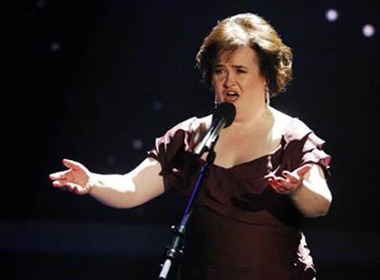 'Vit con xau xi' Susan Boyle muon… nhan nuoi Justin Bieber hinh anh