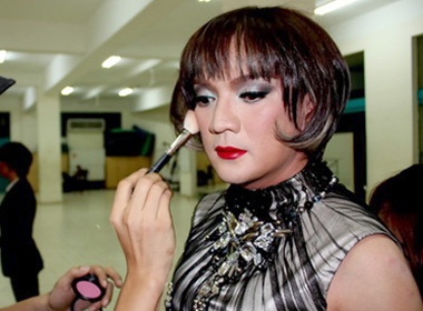 Can canh qua trinh ho bien Mr Dam thanh quy co hinh anh