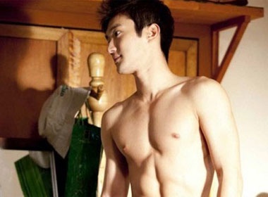 Fan sot khi Choi Si Won khoe sau mui hinh anh