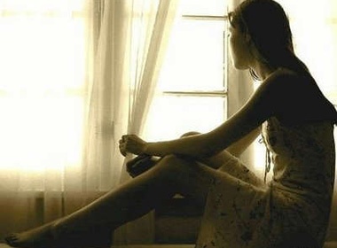 Thieu nu va trinh vi nhung hu tuc ghe nguoi hinh anh