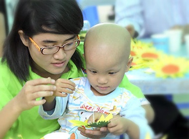 Gioi tre cung sao tham gia ngay hoi hoa huong duong hinh anh