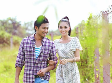 Trang phuc da ngoai cho cap doi lang man hinh anh